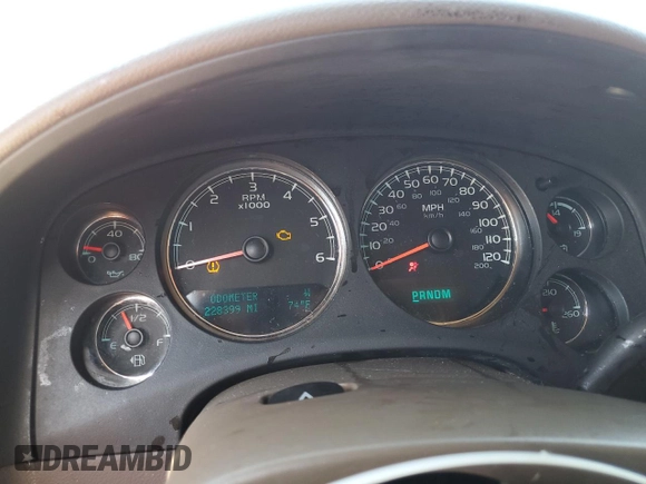 2011 Chevrolet Tahoe LT z VIN 1GNSCBE04BR270200, wystawiony jako Copart lot #53333725 z przebiegiem 228 399 mil mil oraz Szkoda całkowita • Salvage title. Historia ofert i sprzedaży dostępna na DreamBid. Obrazek 9.