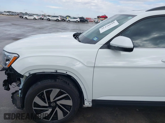 2024 Volkswagen Atlas SE z VIN 1V2JR2CA3RC508659, wystawiony jako IAAI lot #41430628 z przebiegiem 23 139 mil mil oraz . Historia ofert i sprzedaży dostępna na DreamBid. Obrazek 18.