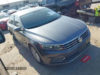 2018 Volkswagen Passat SE z VIN 1VWBA7A33JC021235, wystawiony jako IAAI lot #41978833 z przebiegiem 45 304 mil mil oraz . Historia ofert i sprzedaży dostępna na DreamBid. Obrazek 1.