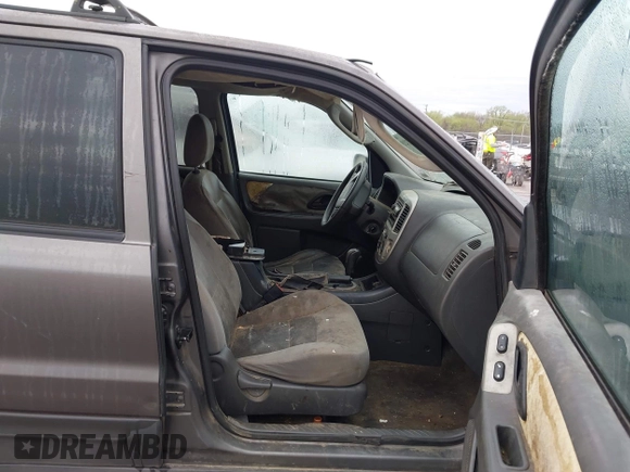 2005 Ford Escape XLT with VIN 1FMYU03145KD73027, listed as a IAAI auction lot 41932192 with Not Provided miles and . Bid and sale history available at DreamBid. Image 5.
