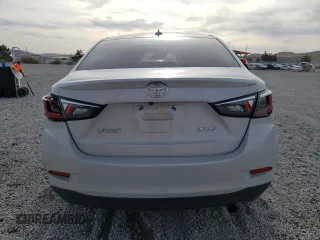 2019 Toyota Yaris L z VIN 3MYDLBYV3KY506033, wystawiony jako Copart lot #47498075 z przebiegiem 71 326 mil mil oraz Szkoda całkowita • Salvage title. Historia ofert i sprzedaży dostępna na DreamBid. Obrazek 6.