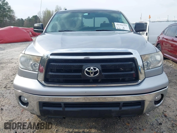 2010 Toyota Tundra z VIN 5TFUW5F14AX145662, wystawiony jako IAAI lot #41792711 z przebiegiem 241 445 mil mil oraz . Historia ofert i sprzedaży dostępna na DreamBid. Obrazek 12.