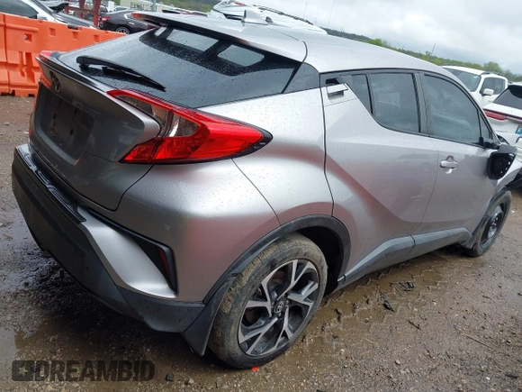 2018 Toyota C-HR XLE z VIN NMTKHMBX8JR034946, wystawiony jako IAAI lot #41947667 z przebiegiem 84 196 mil mil oraz . Historia ofert i sprzedaży dostępna na DreamBid. Obrazek 4.