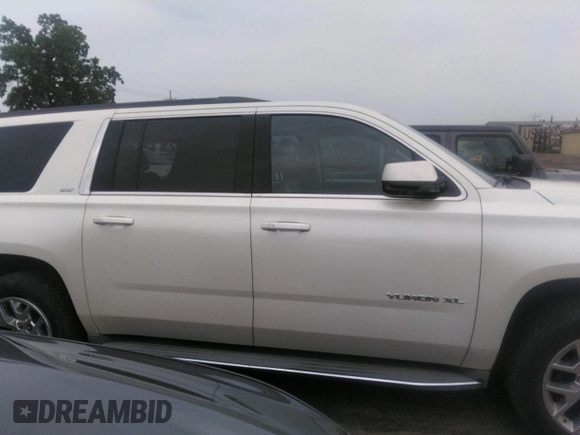 2015 GMC Yukon XL SLT with VIN 1GKS2HKC1FR120133, listed as a IAAI auction lot 39693190 with 211,652 mi miles. Bid and sale history available at carsss.com. Image 13.