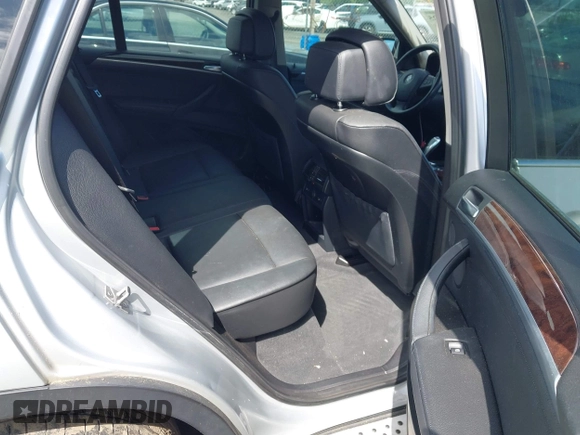 2010 BMW X5 z VIN 5UXFE8C58AL312356, wystawiony jako IAAI lot #42305125 z przebiegiem 219 000 mil mil oraz . Historia ofert i sprzedaży dostępna na DreamBid. Obrazek 8.