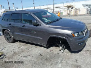 2018 Jeep Grand Cherokee Altitude with VIN 1C4RJEAGXJC437758, listed as a IAAI auction lot 41692624 with 62,433 mi miles. Bid and sale history available at carsss.com. Image 1.