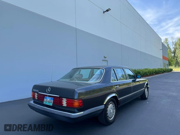 1986 Mercedes-Benz 560 with VIN WDBCA39D0GA203068, listed as a Copart auction lot 56704555 with 107,817 mi miles and Clean Title. Bid and sale history available at DreamBid. Image 4.
