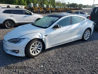 2019 Tesla Model S 75D z VIN 5YJSA1E23KF305194, wystawiony jako Copart lot #54126585 z przebiegiem 41 733 mil mil oraz Nie do naprawy • Non repairable. Historia ofert i sprzedaży dostępna na DreamBid. Obrazek 1.
