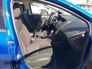 2018 Ford Focus SE z VIN 1FADP3FE4JL279265, wystawiony jako IAAI lot #42068130 z przebiegiem 43 616 mil mil oraz . Historia ofert i sprzedaży dostępna na DreamBid. Obrazek 5.