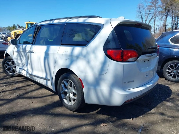 2017 Chrysler Pacifica Touring-L with VIN 2C4RC1BG7HR794768, listed as a IAAI auction lot 41827169 with 66,785 mi miles. Bid and sale history available at carsss.com. Image 3.