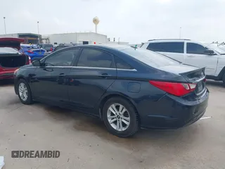 2013 Hyundai Sonata GLS z VIN 5NPEB4AC7DH551258, wystawiony jako IAAI lot #39504398 z przebiegiem 177 552 mil mil oraz . Historia ofert i sprzedaży dostępna na DreamBid. Obrazek 3.