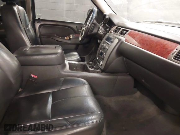 2013 GMC Yukon XL SLT with VIN 1GKS2KE76DR301365, listed as a IAAI auction lot 41379118 with 108,569 mi miles. Bid and sale history available at carsss.com. Image 5.