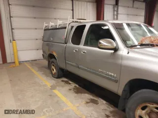 2005 Toyota Tundra SR5 with VIN 5TBBT44115S460209, listed as a IAAI auction lot 41979337 with 207,990 mi miles. Bid and sale history available at carsss.com. Image 1.