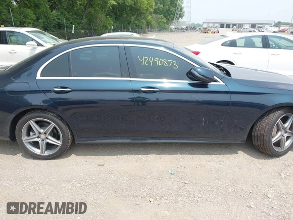 2017 Mercedes-Benz E 300 Luxury с VIN WDDZF4KB2HA012027, выставлен на аукционе IAAI как лот 42490873 с пробегом 95 361 миль миль и . История ставок и продаж доступна на DreamBid. Изображение 13.