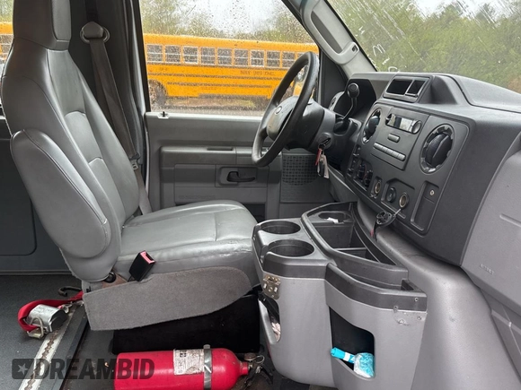 2013 Ford Econoline Cargo Commercial with VIN 1FTNS2EW8DDB04338, listed as a Copart auction lot 56190265 with 162,386 mi miles and Clean title. Bid and sale history available at DreamBid. Image 5.