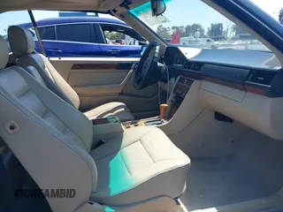 1994 Mercedes-Benz E 320 with VIN WDBEA66E7RC004579, listed as a IAAI auction lot 42170487 with 118,530 mi miles and . Bid and sale history available at DreamBid. Image 5.