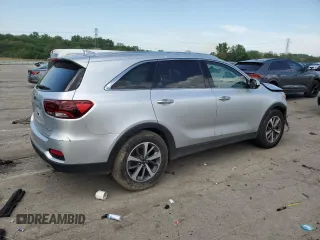 2019 Kia Sorento EX z VIN 5XYPHDA56KG528227, wystawiony jako Copart lot #56522575 z przebiegiem 101 507 mil mil oraz Czysty tytuł • Clean title. Historia ofert i sprzedaży dostępna na DreamBid. Obrazek 3.