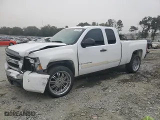 2008 Chevrolet Silverado 1500 LT w/2LT with VIN 2GCEC19J881251329, listed as a Copart auction lot 77889864 with 250,397 mi miles and Salvage Title. Bid and sale history available at carsss.com. Image 1.