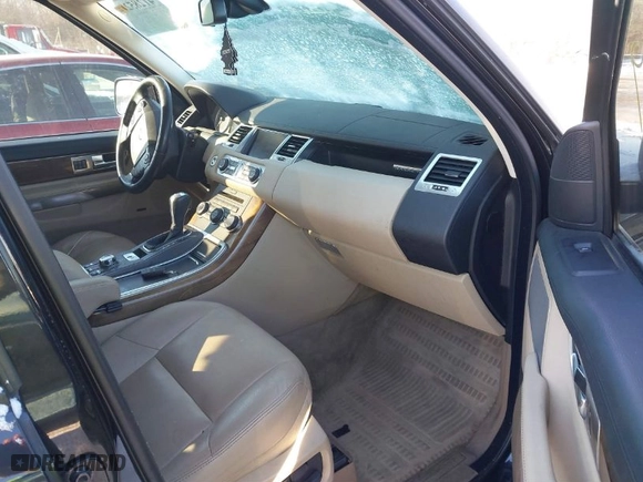 2011 Land Rover Range Rover Sport HSE with VIN SALSF2D44BA710086, listed as a IAAI auction lot 41285239 with 152,098 mi miles. Bid and sale history available at carsss.com. Image 5.