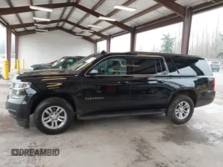 2019 Chevrolet Suburban LT z VIN 1GNSKHKC4KR177374, wystawiony jako IAAI lot #41323234 z przebiegiem 157 470 mil mil oraz . Historia ofert i sprzedaży dostępna na DreamBid. Obrazek 14.