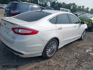 2014 Ford Fusion Titanium Hybrid with VIN 3FA6P0RU0ER329063, listed as a IAAI auction lot 40072913 with 210,274 mi miles. Bid and sale history available at carsss.com. Image 4.