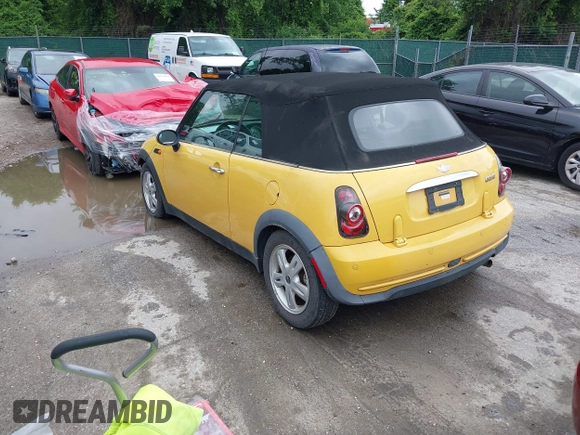 2008 MINI Convertible z VIN WMWRF33578TF67945, wystawiony jako IAAI lot #42315750 z przebiegiem 110 340 mil mil oraz . Historia ofert i sprzedaży dostępna na DreamBid. Obrazek 3.