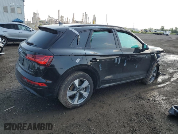 2024 Audi Q5 Komfort with VIN WA1AAAFY1R2073636, listed as a Copart auction lot 62625984 with 0 mi miles and Salvage Title. Bid and sale history available at carsss.com. Image 3.
