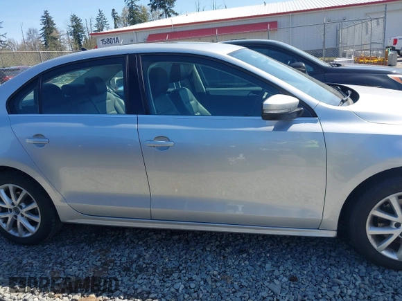 2013 Volkswagen Jetta SE z VIN 3VWDP7AJ0DM447943, wystawiony jako IAAI lot #42021858 z przebiegiem 127 083 mil mil oraz . Historia ofert i sprzedaży dostępna na DreamBid. Obrazek 13.