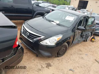 2019 Nissan Versa SV z VIN 3N1CN7AP4KL820481, wystawiony jako IAAI lot #42033570 z przebiegiem 106 678 mil mil oraz . Historia ofert i sprzedaży dostępna na DreamBid. Obrazek 2.