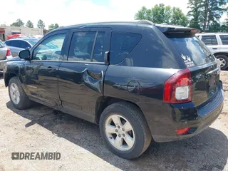 2016 Jeep Compass Latitude z VIN 1C4NJCEA8GD793945, wystawiony jako IAAI lot #42466640 z przebiegiem 110 341 mil mil oraz . Historia ofert i sprzedaży dostępna na DreamBid. Obrazek 3.