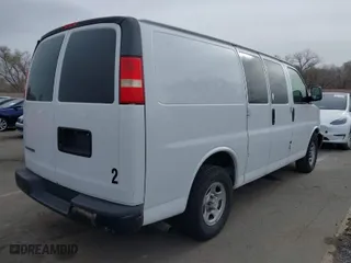2007 Chevrolet Express Cargo Van with VIN 1GCFG15X671194331, listed as a IAAI auction lot 41900166 with 207,529 mi miles. Bid and sale history available at carsss.com. Image 4.