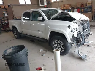 2016 Toyota Tacoma SR5 with VIN 3TMDZ5BN2GM007990, listed as a IAAI auction lot 41288736 with 76,179 mi miles. Bid and sale history available at carsss.com. Image 1.