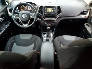 2016 Jeep Cherokee Sport z VIN 1C4PJLAB5GW184503, wystawiony jako Copart lot #87721055 z przebiegiem 107 629 mil mil oraz Szkoda całkowita • Salvage title. Historia ofert i sprzedaży dostępna na DreamBid. Obrazek 8.