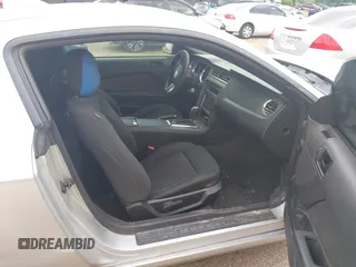 2014 Ford Mustang V6 с VIN 1ZVBP8AMXE5297192, выставлен на аукционе IAAI как лот 42231701 с пробегом Не указан миль и . История ставок и продаж доступна на DreamBid. Изображение 5.