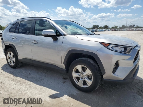 2021 Toyota RAV4 XLE with VIN 2T3W1RFV6MC162281, listed as a Copart auction lot 50982205 with 29,596 mi miles and Salvage Title. Bid and sale history available at carsss.com. Image 4.