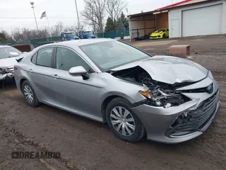 2022 Toyota Camry Hybrid LE with VIN 4T1C31AK4NU582044, listed as a IAAI auction lot 41496677 with 52,991 mi miles. Bid and sale history available at carsss.com. Image 14.
