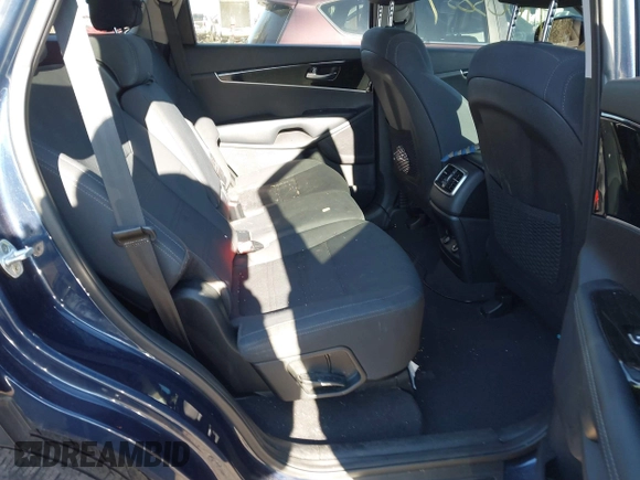 2019 Kia Sorento LX with VIN 5XYPGDA30KG469564, listed as a IAAI auction lot 41003834 with 138,617 mi miles. Bid and sale history available at carsss.com. Image 8.