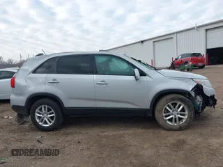 2015 Kia Sorento LX with VIN 5XYKT4A77FG621662, listed as a IAAI auction lot 41883976 with 62,540 mi miles. Bid and sale history available at carsss.com. Image 14.