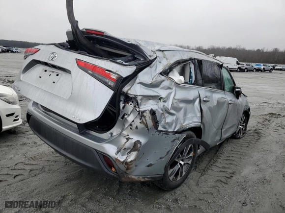 2020 Toyota Highlander XLE with VIN 5TDGZRAH4LS507952, listed as a Copart auction lot 44690655 with 98,567 mi miles and Salvage Title. Bid and sale history available at carsss.com. Image 3.
