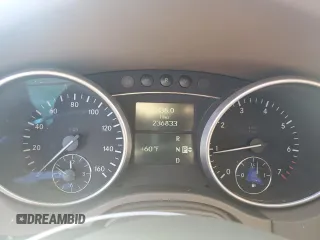 2011 Mercedes-Benz M 350 z VIN 4JGBB5GB5BA709586, wystawiony jako Copart lot #87507525 z przebiegiem 236 833 mil mil oraz Szkoda całkowita • Salvage title. Historia ofert i sprzedaży dostępna na DreamBid. Obrazek 9.
