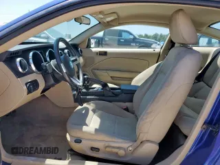 2005 Ford Mustang Deluxe z VIN 1ZVFT80N255187566, wystawiony jako Copart lot #58336465 z przebiegiem 161 139 mil mil oraz Czysty tytuł • Clean title. Historia ofert i sprzedaży dostępna na DreamBid. Obrazek 7.