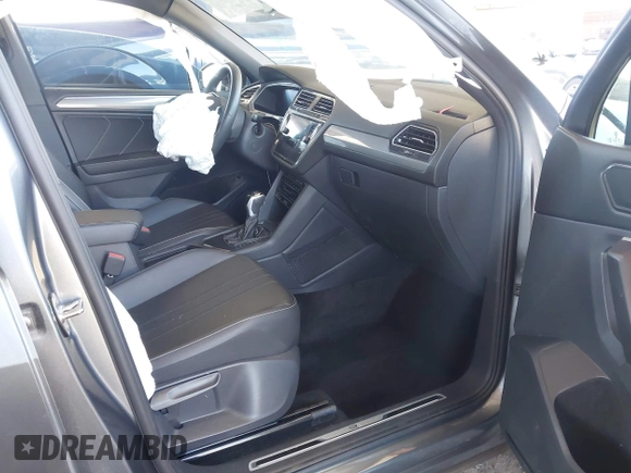 2024 Volkswagen Tiguan SE R-Line Black with VIN 3VVCB7AX4RM046261, listed as a IAAI auction lot 42327569 with 15,428 mi miles and . Bid and sale history available at DreamBid. Image 5.