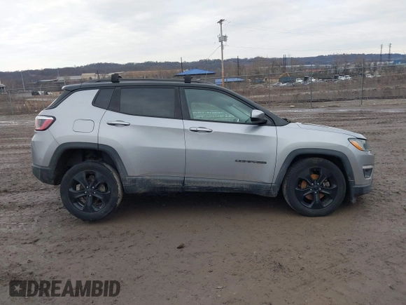 2018 Jeep Compass Latitude with VIN 3C4NJDBB2JT298810, listed as a IAAI auction lot 41497189 with 111,013 mi miles. Bid and sale history available at carsss.com. Image 13.