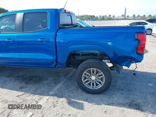 2023 Chevrolet Colorado 2WD LT z VIN 1GCPSCEK8P1198741, wystawiony jako IAAI lot #41993251 z przebiegiem 17 106 mil mil oraz . Historia ofert i sprzedaży dostępna na DreamBid. Obrazek 6.