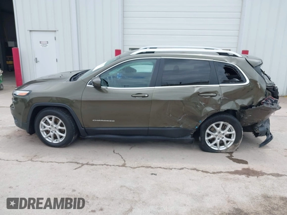 2016 Jeep Cherokee Latitude z VIN 1C4PJMCB6GW142747, wystawiony jako IAAI lot #42335016 z przebiegiem 95 085 mil mil oraz . Historia ofert i sprzedaży dostępna na DreamBid. Obrazek 14.