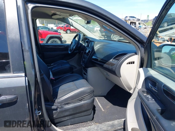 2012 Chrysler Town & Country Touring with VIN 2C4RC1BG9CR313105, listed as a IAAI auction lot 41971919 with 165,986 mi miles. Bid and sale history available at carsss.com. Image 5.