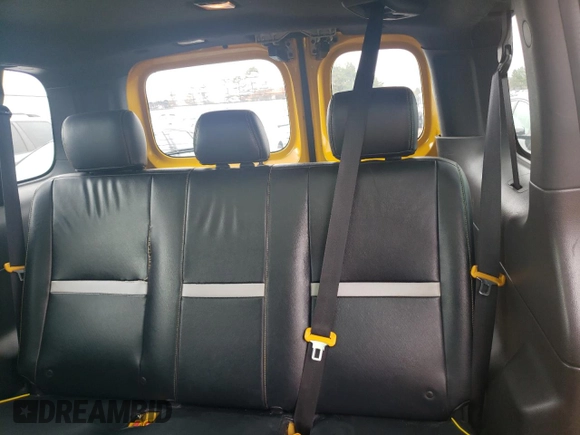 2014 Nissan NV200 z VIN 3N8CM0JTXEK690600, wystawiony jako Copart lot #50808765 z przebiegiem 392 670 mil mil oraz Czysty tytuł • Clean title. Historia ofert i sprzedaży dostępna na DreamBid. Obrazek 10.