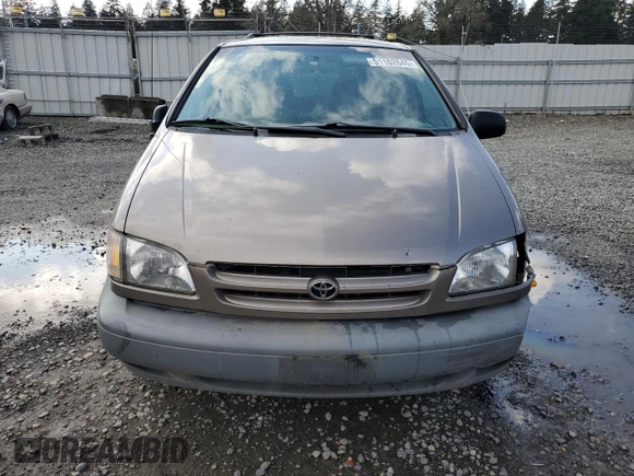 1999 Toyota Sienna LE with VIN 4T3ZF13C0XU133039, listed as a Copart auction lot 51162645 with 182,318 mi miles and Salvage Title. Bid and sale history available at carsss.com. Image 5.