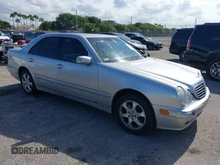 2002 Mercedes-Benz E-Class with VIN WDBJF82J02X070968, listed as a IAAI auction lot 41352216 with 91,704 mi miles. Bid and sale history available at carsss.com. Image 1.