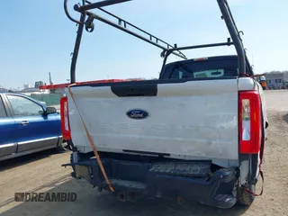 2011 Ford F-250 XL with VIN 1FT7X2B61BEA33568, listed as a IAAI auction lot 41692557 with 177,689 mi miles and . Bid and sale history available at DreamBid. Image 6.